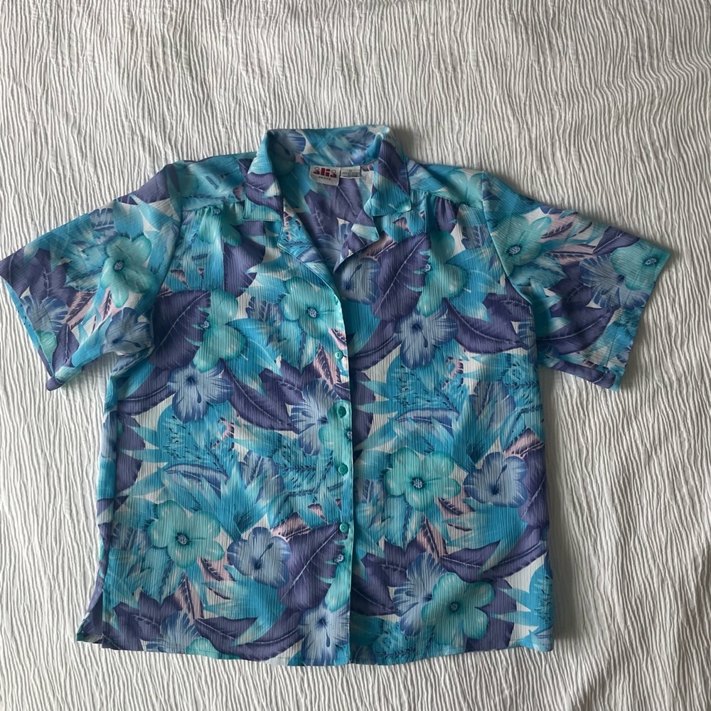 Vintage Blue and Purple Floral Button Down Short Sleeve Shirt
